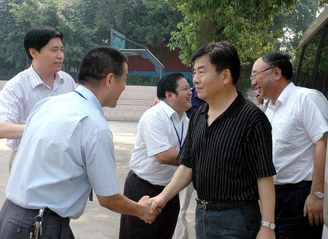 王鸿举市长、黄奇帆副市长莅临我校指导